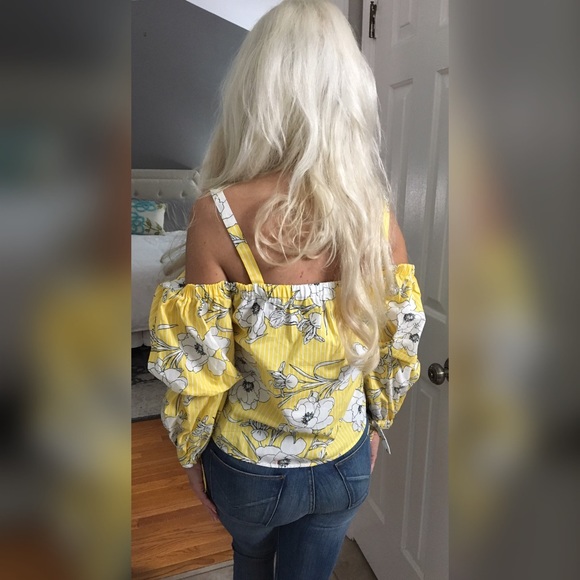 💝 LAST 1! Pale Yellow Striped/Floral Blouse! - Picture 2 of 2